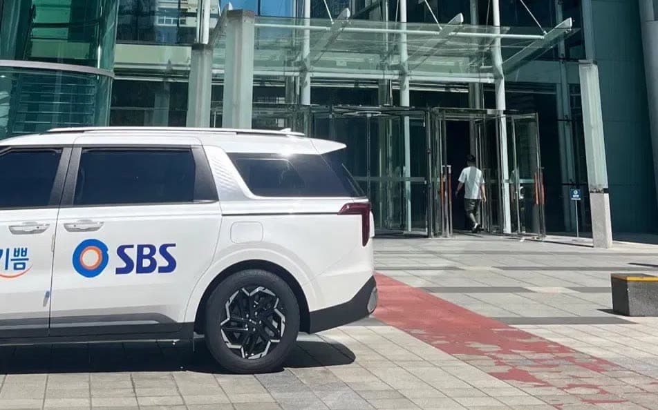 SBS 사옥 앞, 임원 대상 AI 영상 강의 당일